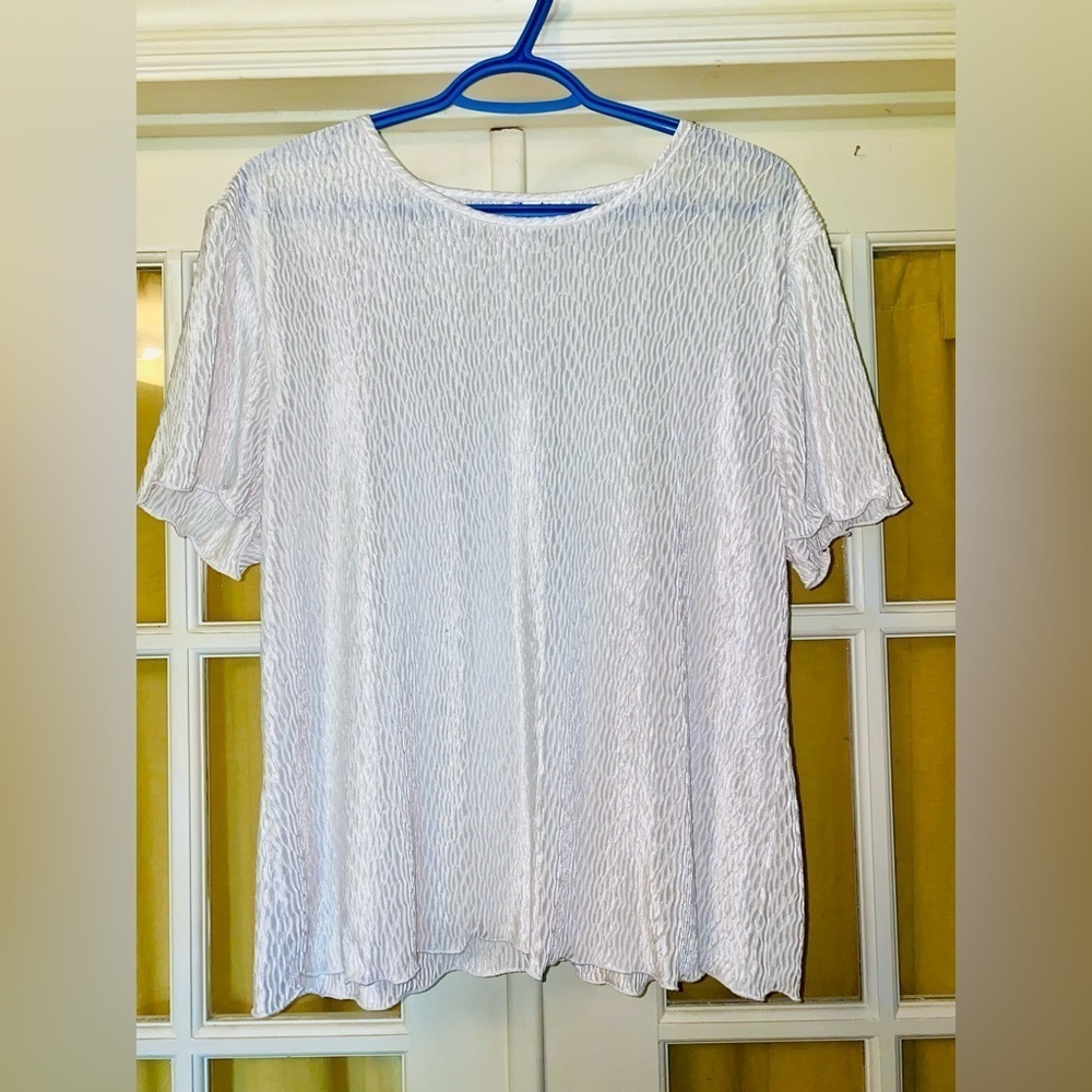 Elegant White Textured Women's Top